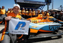 Пилот McLaren выиграл квалификацию в Техасе Felix Rosenqvist