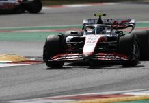 На машине Шумахера меняют коробку передач Mick Schumacher
