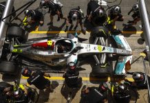 Гонщики Mercedes получили новые силовые установки Lewis Hamilton