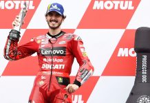 Баньяя выиграл гонку, а Куартараро дважды упал Francesco Bagnaia