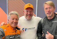 Марио Андретти прокатился на McLaren MP4/28 Mario Andretti, Zak Brown, Mika Hakkinen