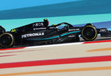 Хилл: Хэмилтон больше всех прессингует Mercedes Lewis Hamilton