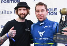 Поул на мокрой трассе выиграл Робин Фряйнс Robin Frijns