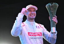 Джейк Деннис выиграл первую гонку уик-энда Jake Dennis