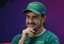 Алонсо пошутил про высокую зарплату Хэмилтона Fernando Alonso