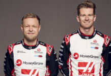 В Haas представили гоночные комбинезоны Kevin Magnussen, Nico Hulkenberg