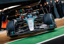 Расселл первым выехал на трассу за рулём Mercedes W15 Mercedes-
