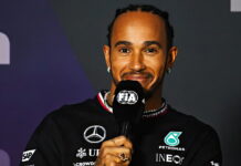 Хэмилтон: В Mercedes хорошая атмосфера Lewis Hamilton