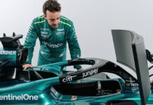Симулятор с автографами гонщиков выставят на торги Fernando Alonso, Aston Martin