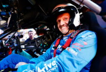 Штайнера покатали на гоночном Ford Mustang в Аделаиде Guenther Steiner