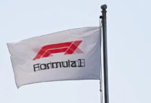 Формула 1 готовится заключить сделку с Apple Formula 1 flag