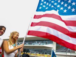 Grid Girls with the US flag