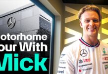 Мик Шумахер показывает моторхоум Mercedes