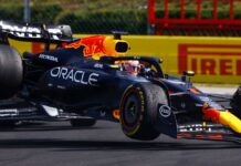 Ферстаппен раскритиковал команду и Хэмилтона Max Verstappen, Lewis Hamilton