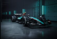 В Mercedes изменят раскраску машин в Сингапуре Mercedes