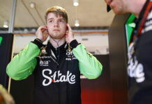 Шварцман заменит Чжоу в первой тренировке Robert Shwartzman