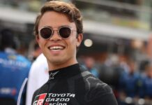 Ник де Вриз провёл тесты в составе McLaren Nyck de Vries