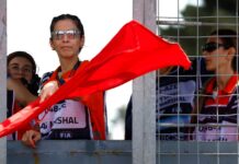 В FIA расследуют появление на обочине трассы… автобуса Red flag