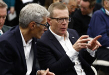 Марк Хьюз о перестановках в руководстве Aston Martin Mike Krack, Andy Cowell