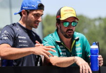 Сайнс и Алонсо обсудили проблемы своих команд Carlos Sainz, Fernando Alonso
