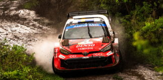 Сольберг вырвался в лидеры на дождливом старте Ралли Сафари в Кении Oliver Solberg