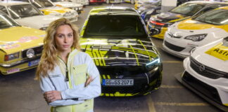 София Флёрш продолжит карьеру в Формуле Е Sophia Floersch