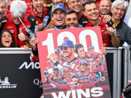 Маркес завоевал сотую победу для Ducati после борьбы с Акостой Marc Marquez