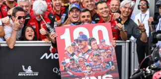 Маркес завоевал сотую победу для Ducati после борьбы с Акостой Marc Marquez