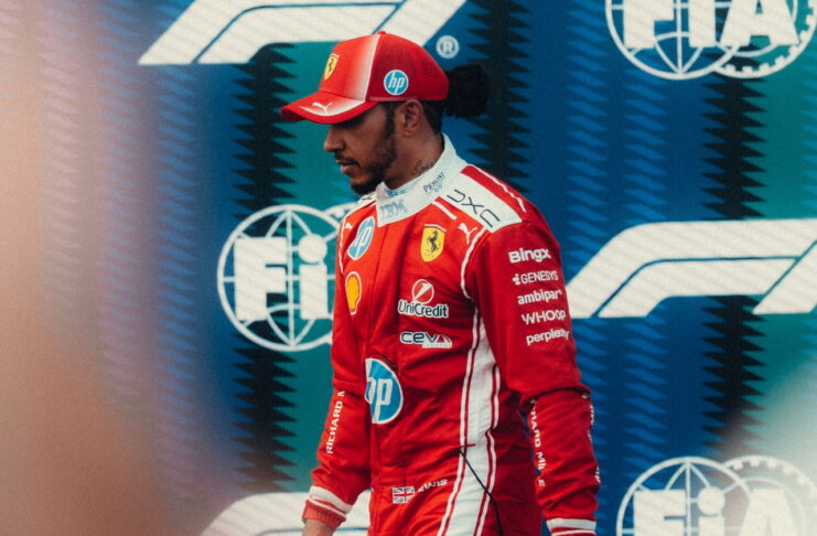 Льюис Хэмилтон потеряет три места на старте Lewis Hamilton
