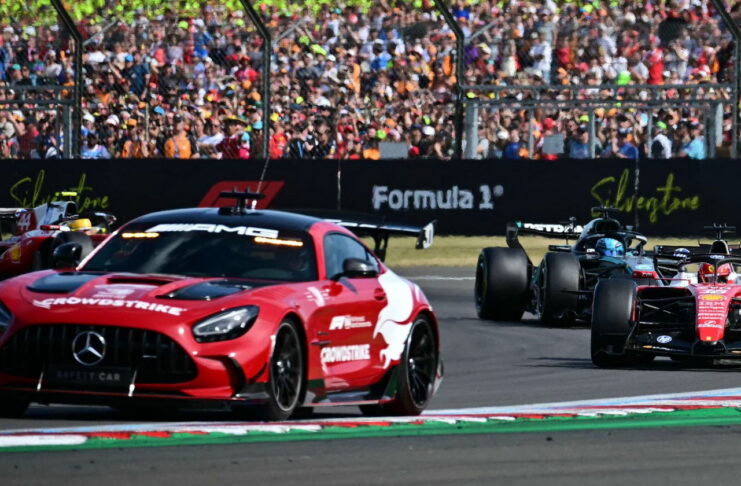 В FIA объяснили, почему сейфти-кар остался на трассе Safety Car
