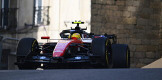 Льюис Хэмилтон получил предупреждение от стюардов Lewis Hamilton