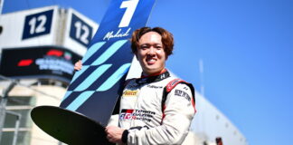 Ритомо Миата одержал первую победу Ritomo Miyata