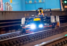 Red Bull Racing провела заезды в метро Мадрида Patrick Friesacher
