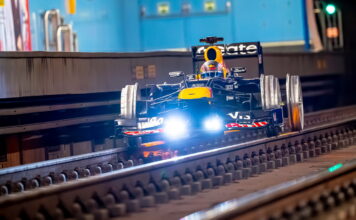 Red Bull Racing провела заезды в метро Мадрида Patrick Friesacher