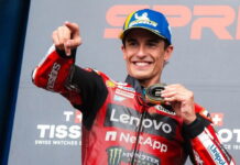 Маркес выиграл спринт и возглавил общий зачёт после схода Мартина Marc Marquez