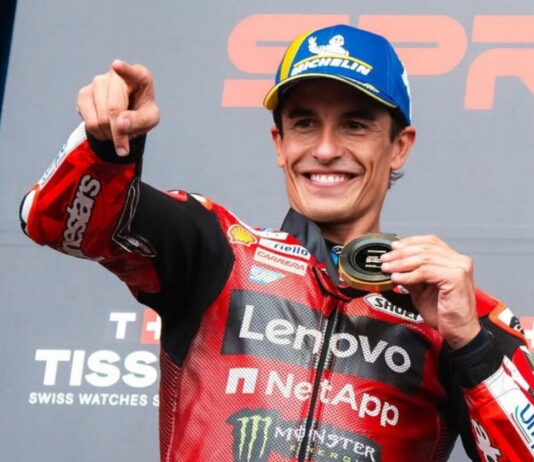 Маркес выиграл спринт и возглавил общий зачёт после схода Мартина Marc Marquez